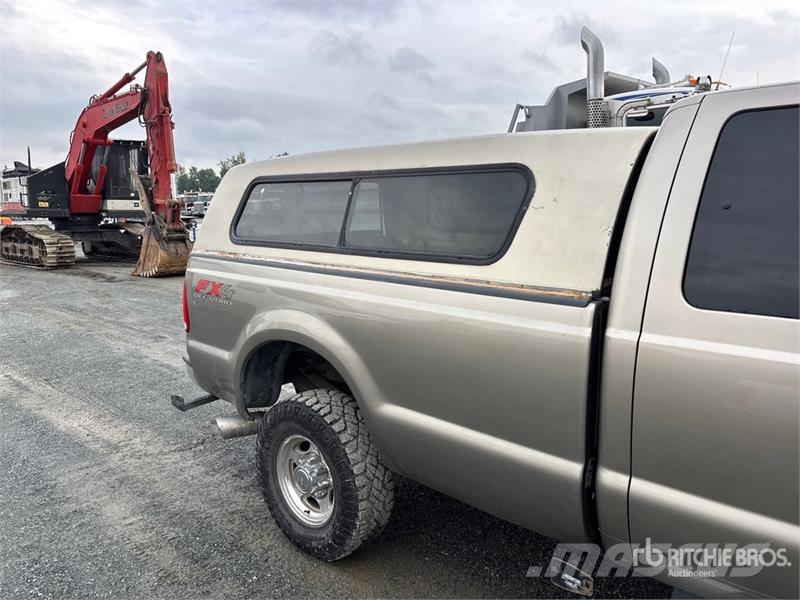 Ford F-350 Lariat 4x4 Pickup Další