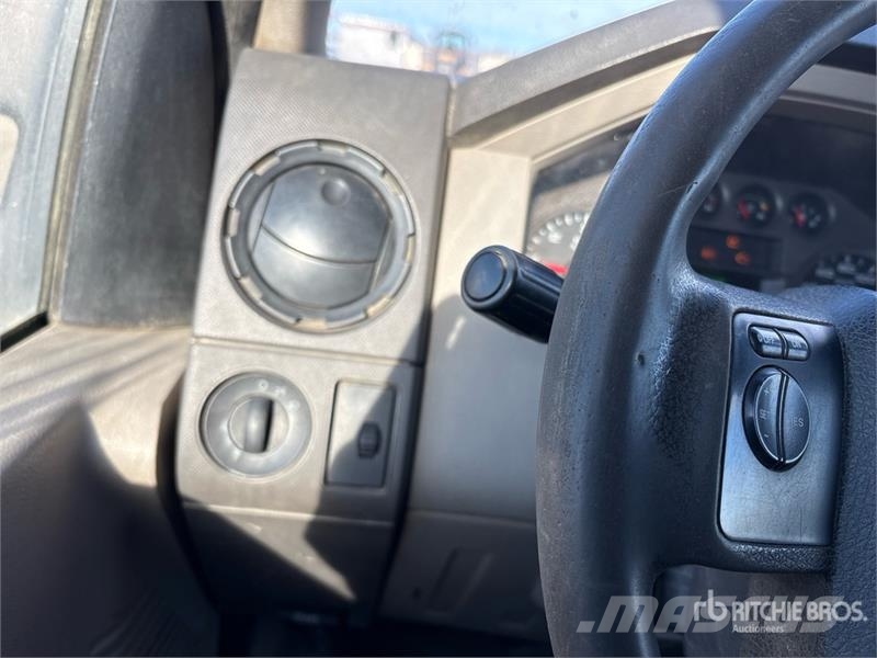 Ford F-350 XL 4x4 Crew Cab Pickup Muu