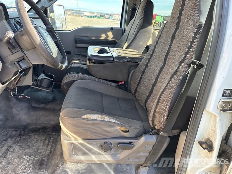 Ford F-350 XL 4x4 Crew Cab Pickup Muu