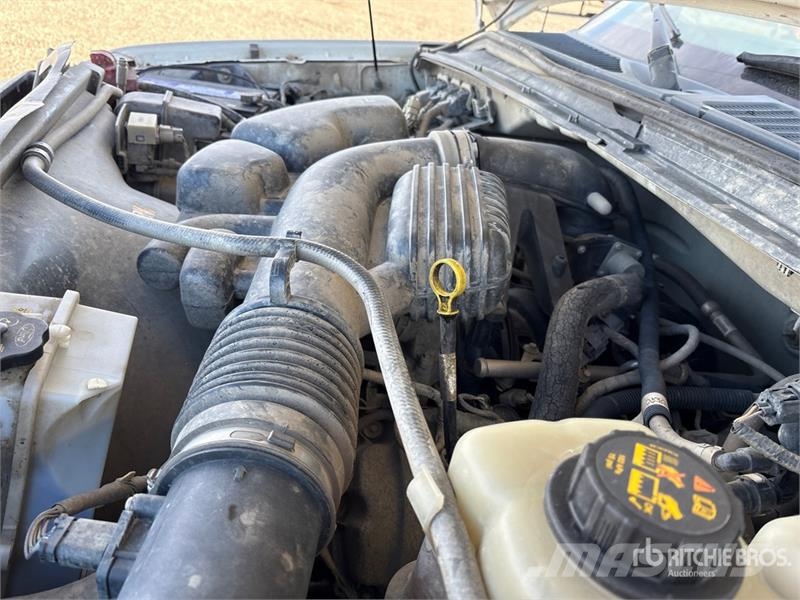 Ford F-350 XL 4x4 Crew Cab Pickup Muu