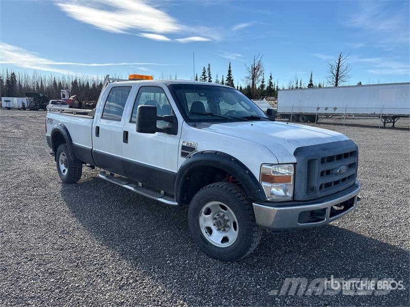 Ford F-350 XL 4x4 Crew Cab Pickup Muu