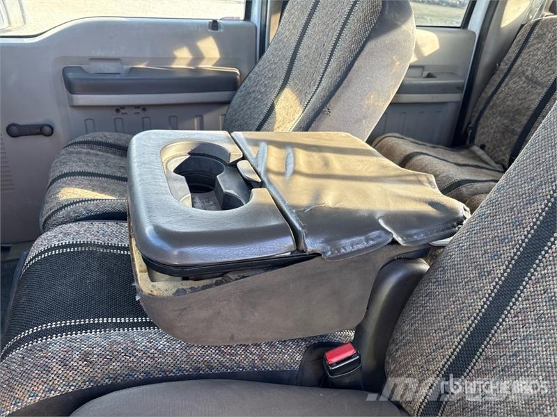 Ford F-350 XL 4x4 Crew Cab Pickup Muu