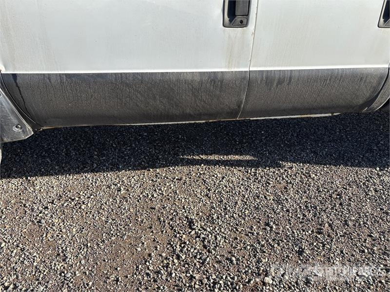 Ford F-350 XL 4x4 Crew Cab Pickup Muu