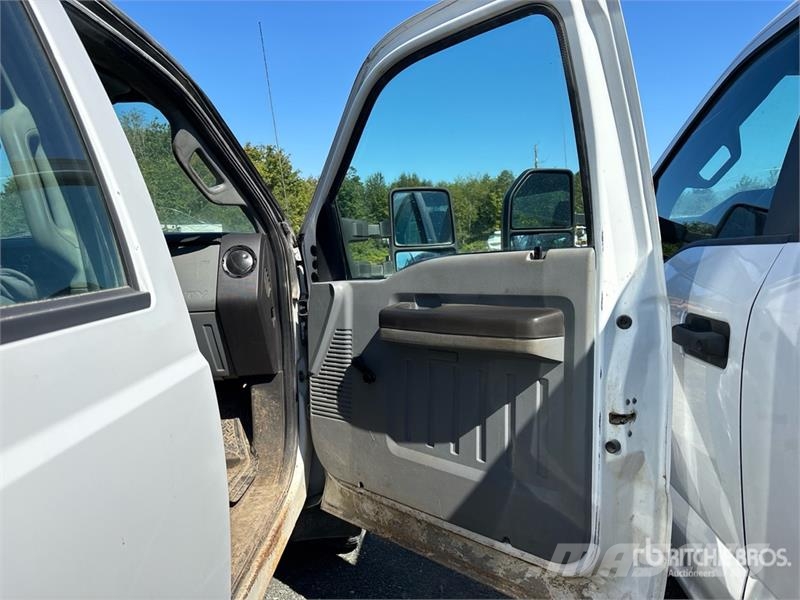 Ford F-350 XL 4x4 Crew Cab Utility Truck Kiperi