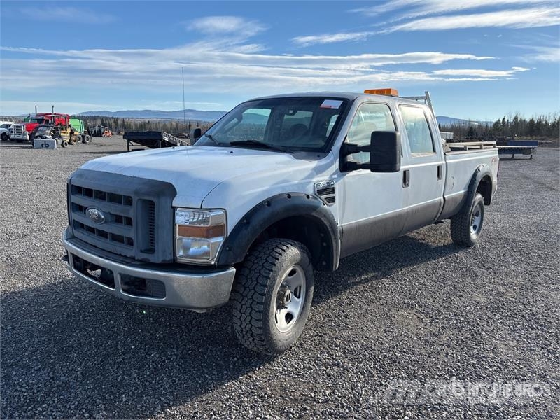 Ford F-350 XL 4x4 Crew Cab Pickup Muu