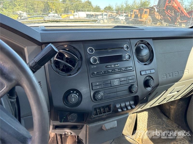 Ford F-350 XL 4x4 Crew Cab Utility Truck Kiperi