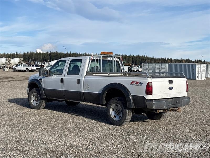 Ford F-350 XL 4x4 Crew Cab Pickup Muu