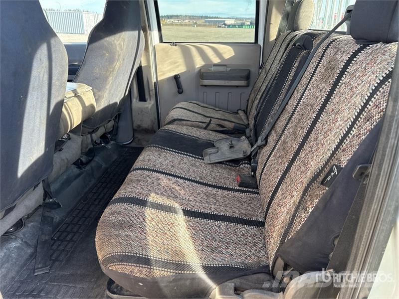 Ford F-350 XL 4x4 Crew Cab Pickup Muu
