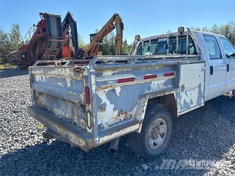 Ford F-350 XL 4x4 Crew Cab Utility Truck Kiperi