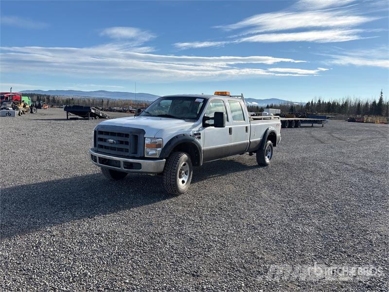 Ford F-350 XL 4x4 Crew Cab Pickup Muu