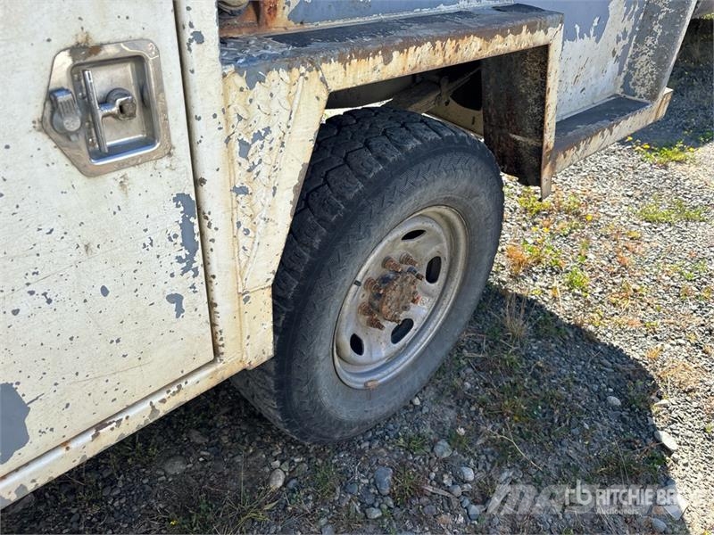 Ford F-350 XL 4x4 Crew Cab Utility Truck Kiperi
