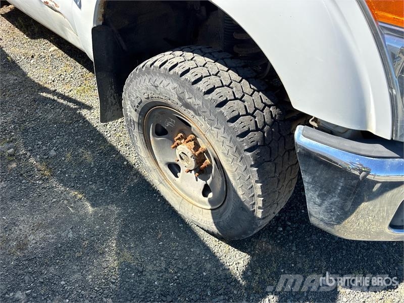Ford F-350 XL 4x4 Crew Cab Utility Truck Kiperi