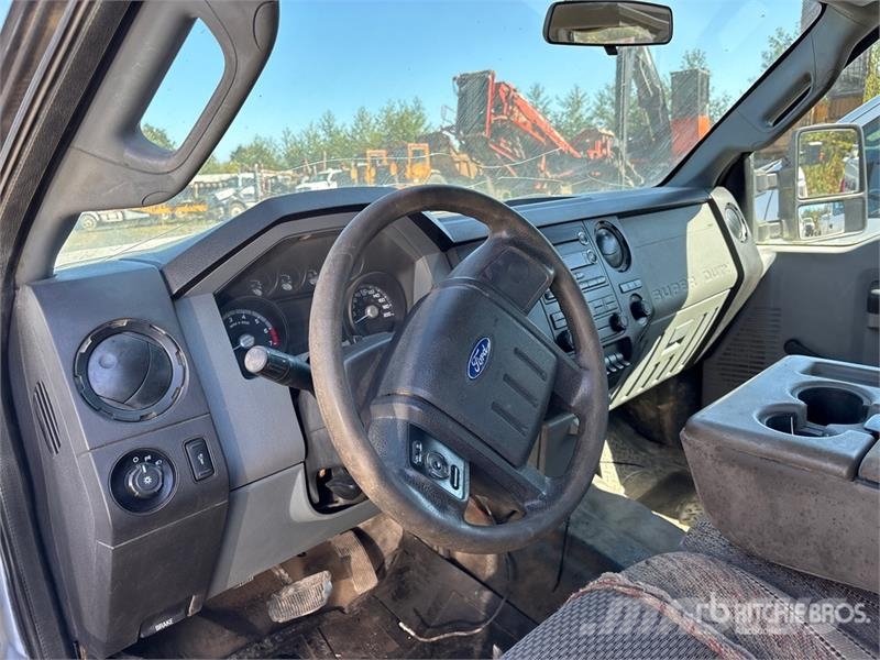 Ford F-350 XL 4x4 Crew Cab Utility Truck Kiperi
