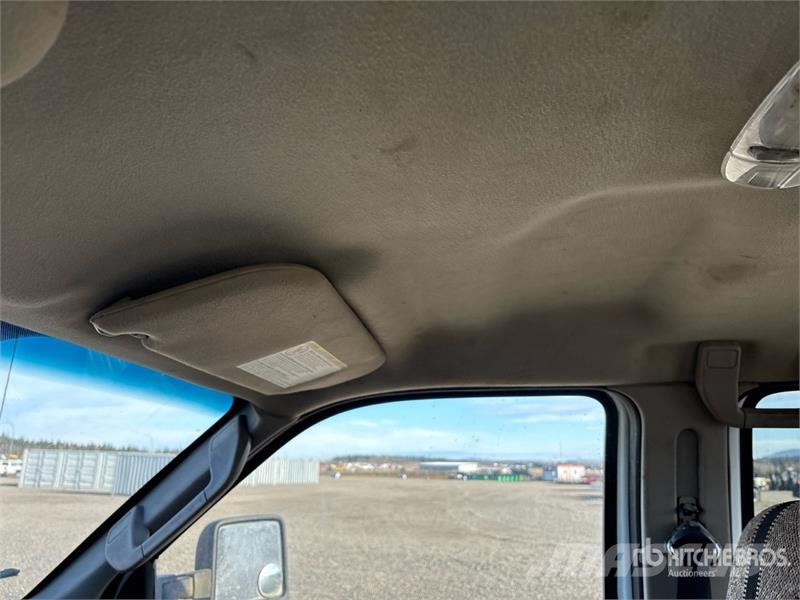 Ford F-350 XL 4x4 Crew Cab Pickup Muu