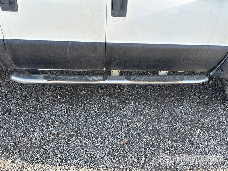 Ford F-350 XL 4x4 Crew Cab Pickup Muu