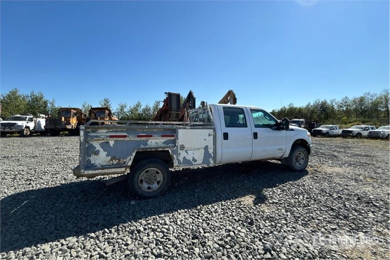 Ford F-350 XL 4x4 Crew Cab Utility Truck Kiperi