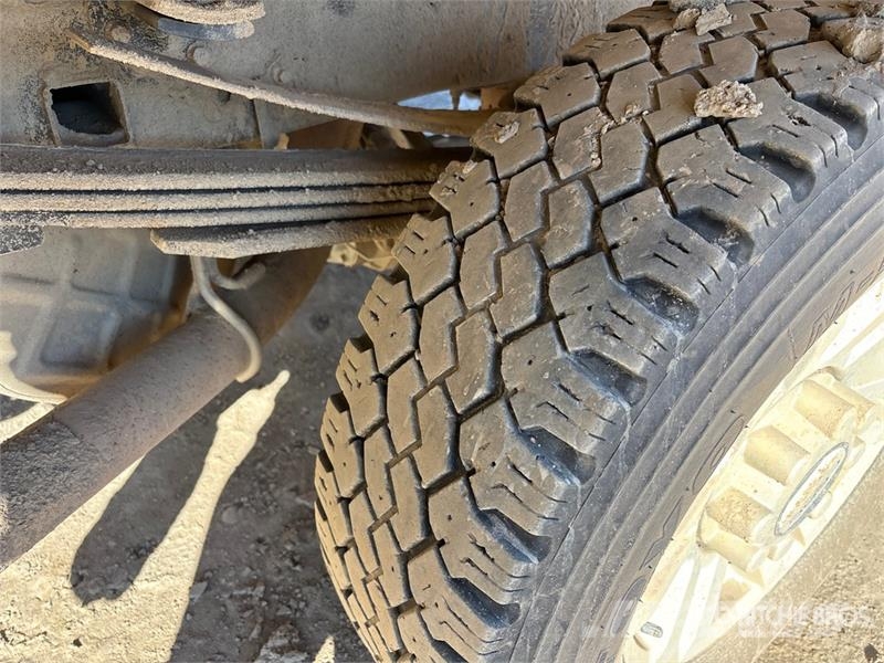 Ford F-350 XL XLT 4x4 Crew Cab Flatbed Truck Kamioni sa otvorenim sandukom