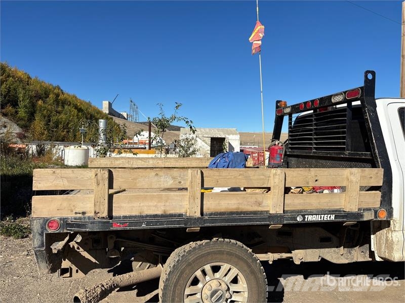 Ford F-350 XL XLT 4x4 Crew Cab Flatbed Truck Kamioni sa otvorenim sandukom