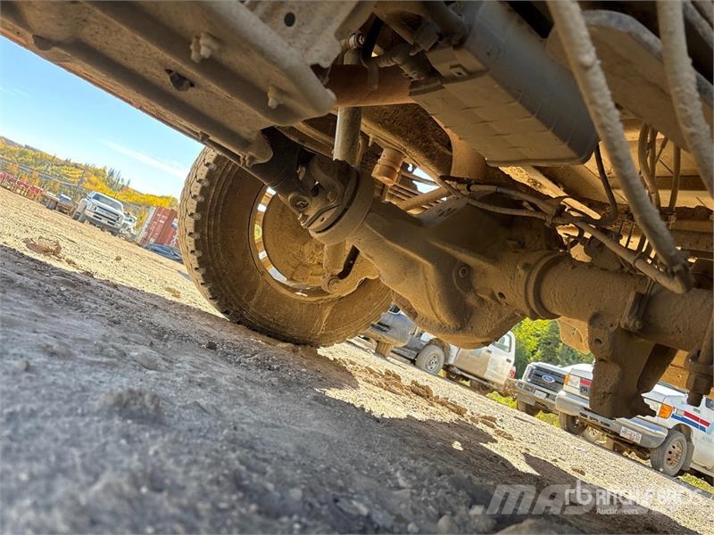 Ford F-350 XL XLT 4x4 Crew Cab Flatbed Truck Kamioni sa otvorenim sandukom