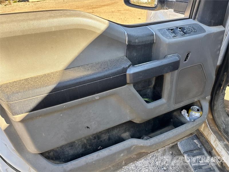 Ford F-350 XL XLT 4x4 Crew Cab Flatbed Truck Kamioni sa otvorenim sandukom