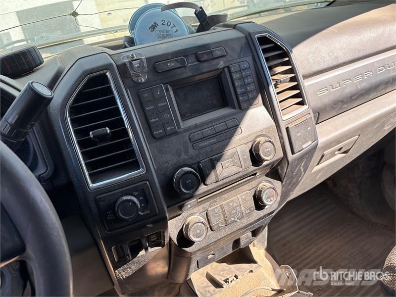 Ford F-350 XL XLT 4x4 Crew Cab Flatbed Truck Kamioni sa otvorenim sandukom