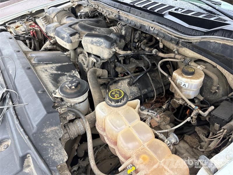 Ford F-350 XLT 4x4 Crew Cab Pickup أخرى