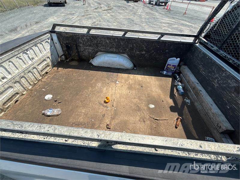 Ford F-350 XLT 4x4 Crew Cab Pickup Other