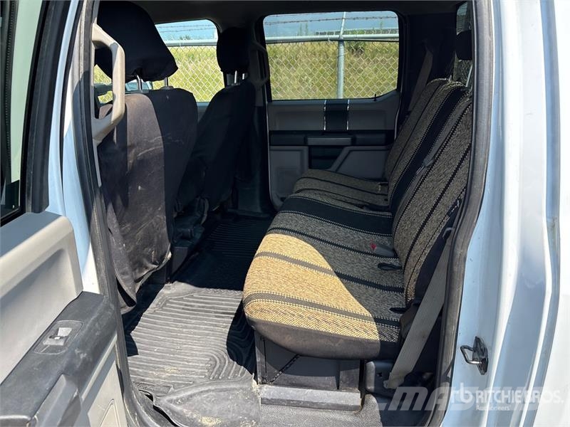 Ford F-350 XLT 4x4 Crew Cab Pickup Other