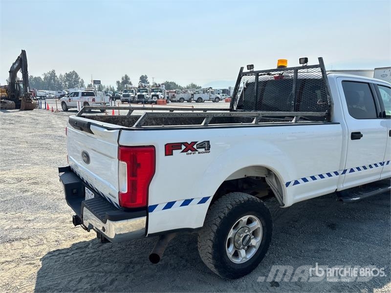 Ford F-350 XLT 4x4 Crew Cab Pickup Other