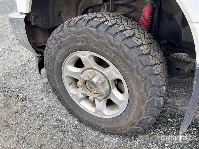 Ford F-350 XLT 4x4 Crew Cab Pickup Ostalo