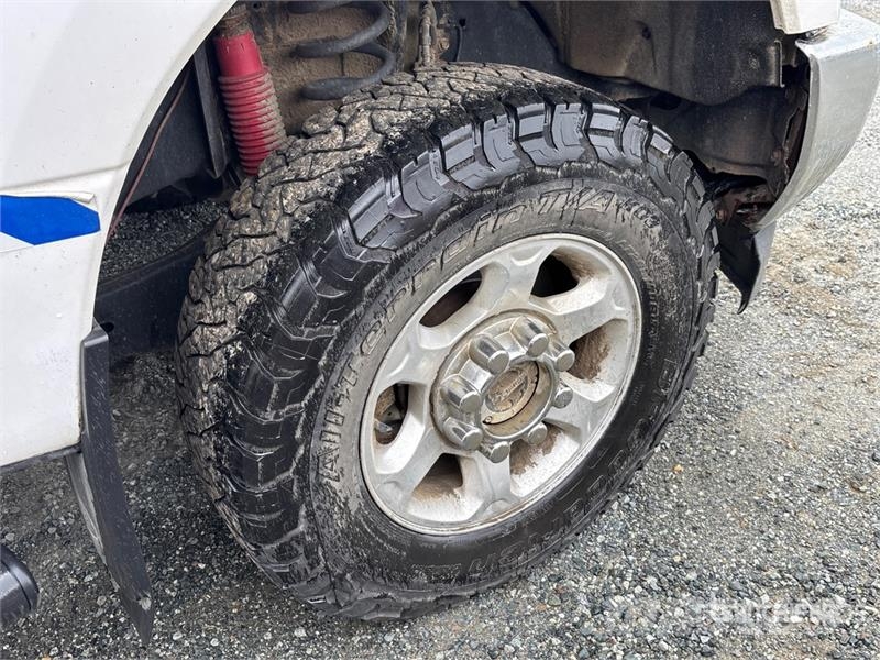 Ford F-350 XLT 4x4 Crew Cab Pickup Ostalo