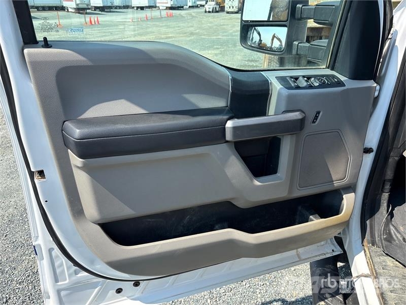 Ford F-350 XLT 4x4 Crew Cab Pickup Other