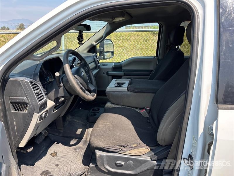 Ford F-350 XLT 4x4 Crew Cab Pickup Other
