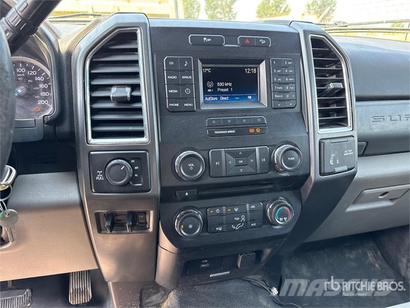 Ford F-350 XLT 4x4 Crew Cab Pickup Other