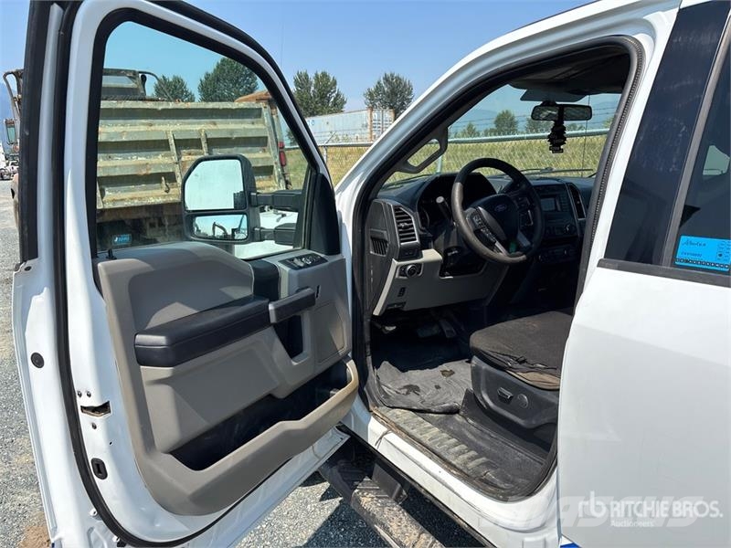 Ford F-350 XLT 4x4 Crew Cab Pickup Other