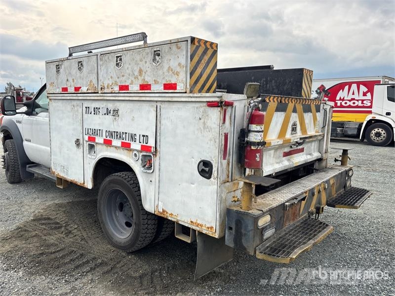 Ford F-450 شاحنات خفيفة/مفصلية الجوانب