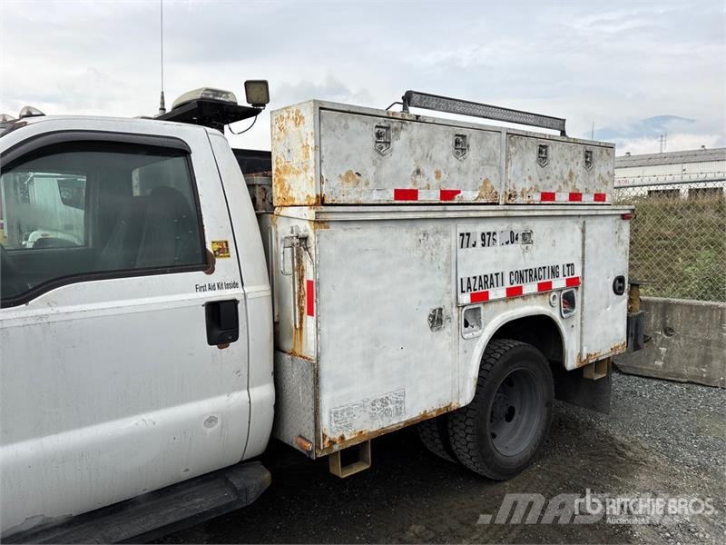Ford F-450 شاحنات خفيفة/مفصلية الجوانب