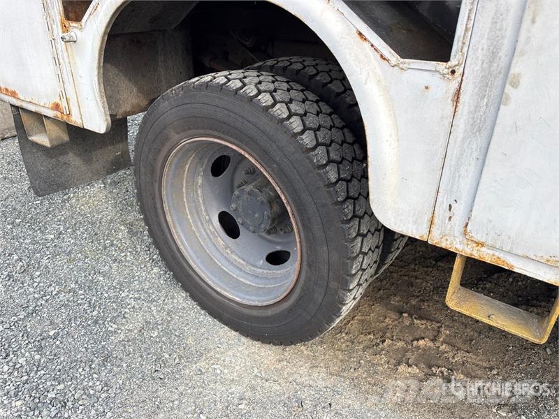 Ford F-450 شاحنات خفيفة/مفصلية الجوانب
