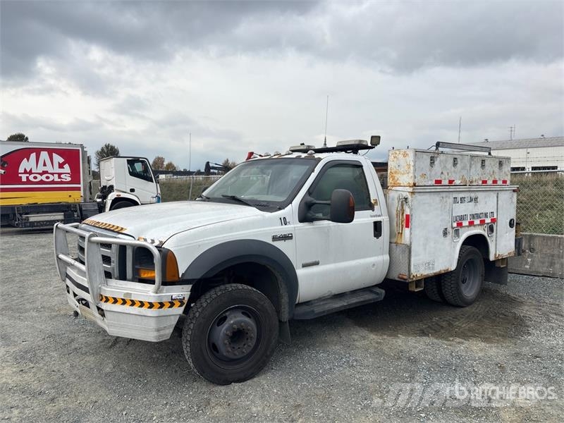 Ford F-450 شاحنات خفيفة/مفصلية الجوانب