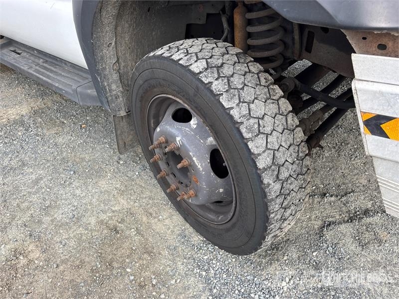 Ford F-450 شاحنات خفيفة/مفصلية الجوانب
