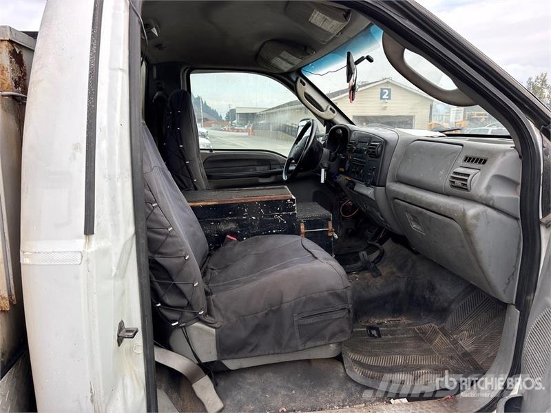 Ford F-450 شاحنات خفيفة/مفصلية الجوانب