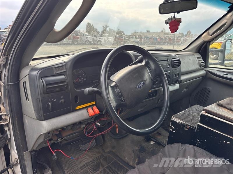 Ford F-450 شاحنات خفيفة/مفصلية الجوانب