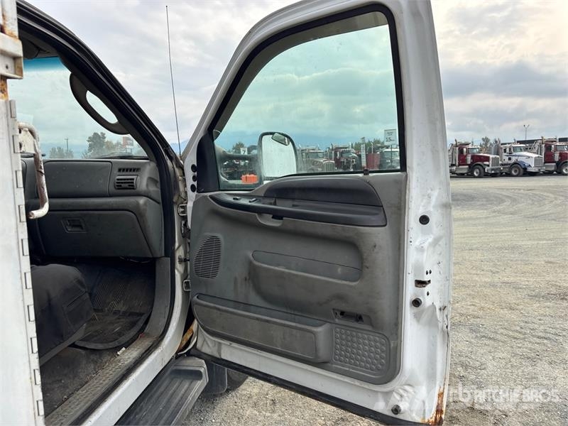 Ford F-450 شاحنات خفيفة/مفصلية الجوانب