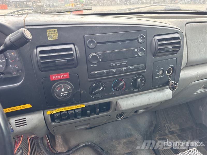 Ford F-450 شاحنات خفيفة/مفصلية الجوانب
