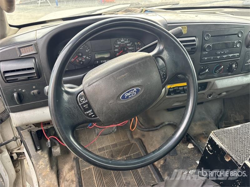 Ford F-450 شاحنات خفيفة/مفصلية الجوانب