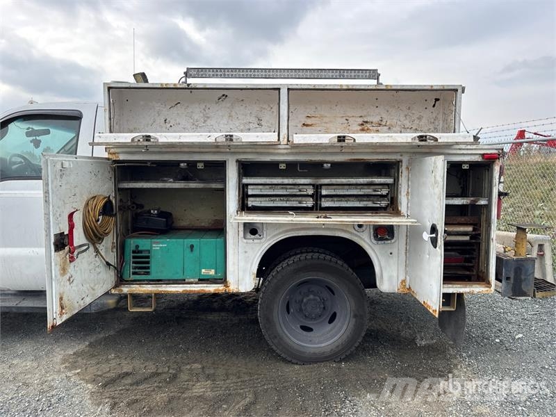 Ford F-450 شاحنات خفيفة/مفصلية الجوانب