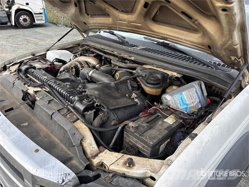 Ford F-450 شاحنات خفيفة/مفصلية الجوانب