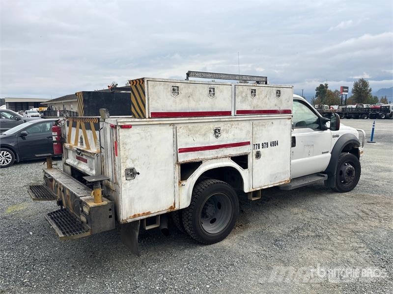 Ford F-450 شاحنات خفيفة/مفصلية الجوانب