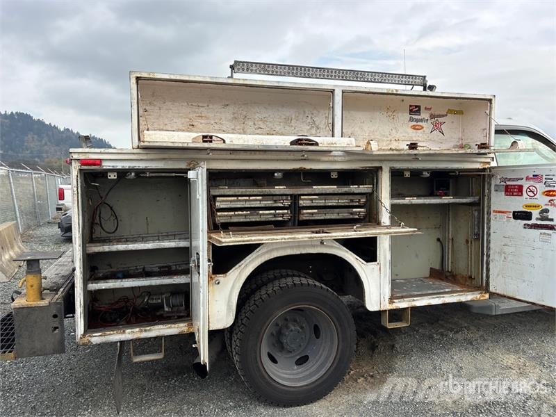 Ford F-450 شاحنات خفيفة/مفصلية الجوانب