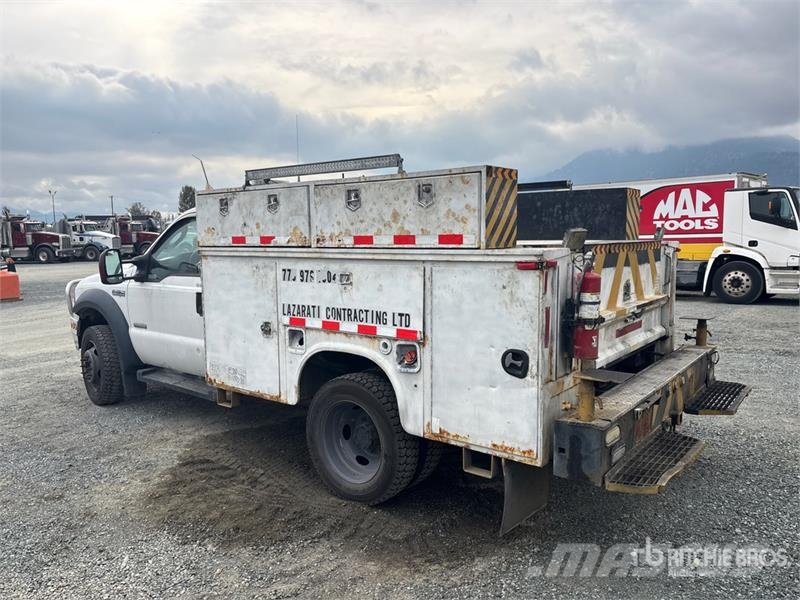 Ford F-450 شاحنات خفيفة/مفصلية الجوانب